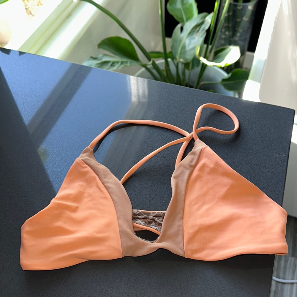 Size medium Acacia top in orange and beige